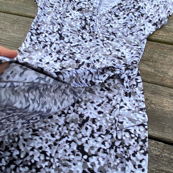 Tiana B. Faux Wrap dress with side tie black gray white size small stretchy - Picture 4 of 10